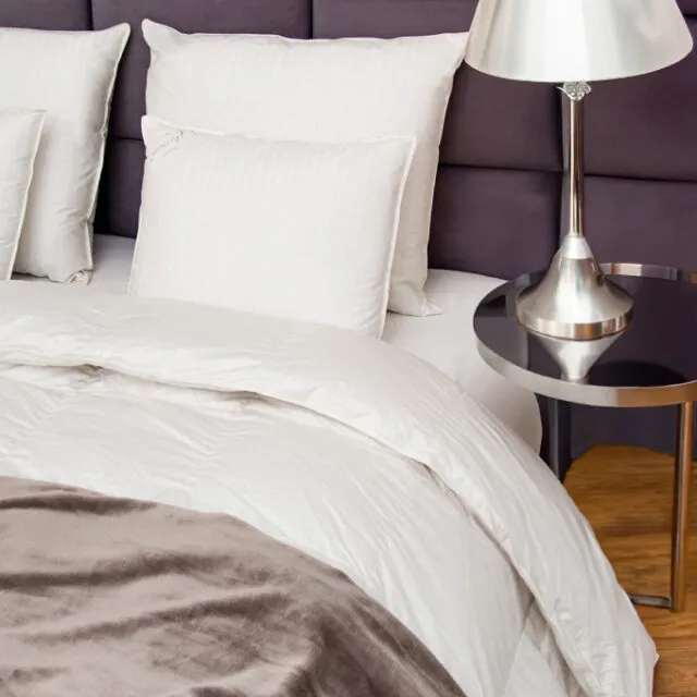 silver-poduszka-puch-90-79-680x805-1-640x640